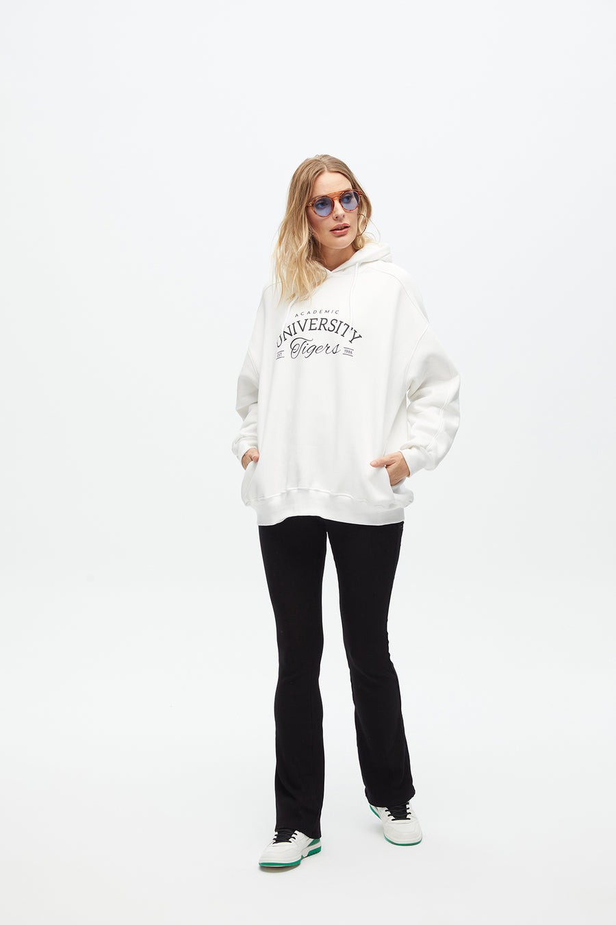 Kadın Beyaz Oversize Kapüşonlu Sweatshirt